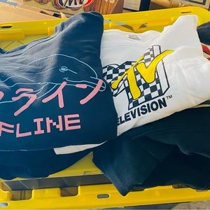 Lot of 5 Men’s Teenager hoodies sweatshirts
Large and XL